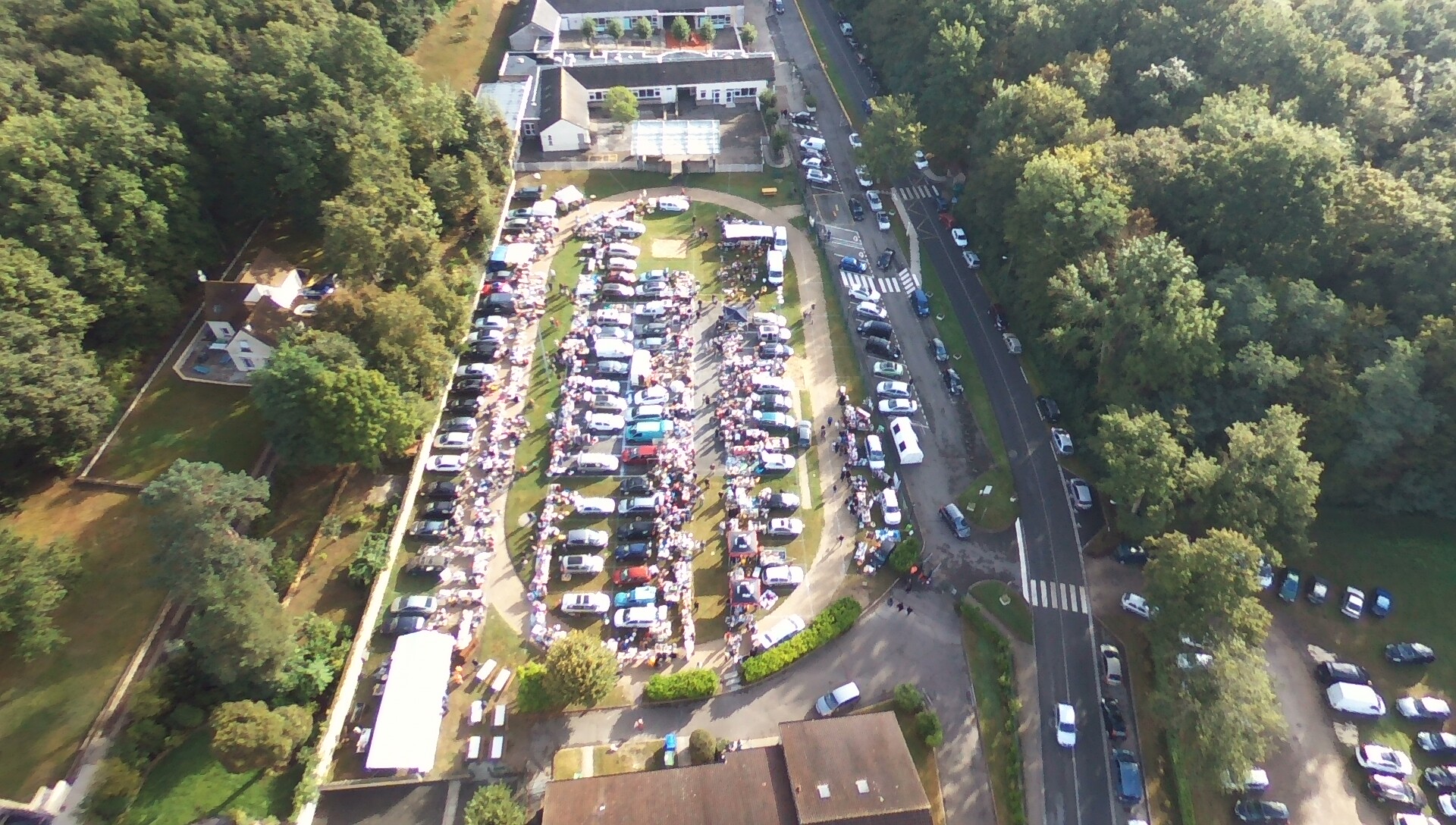 Vide-grenier à Bullion
