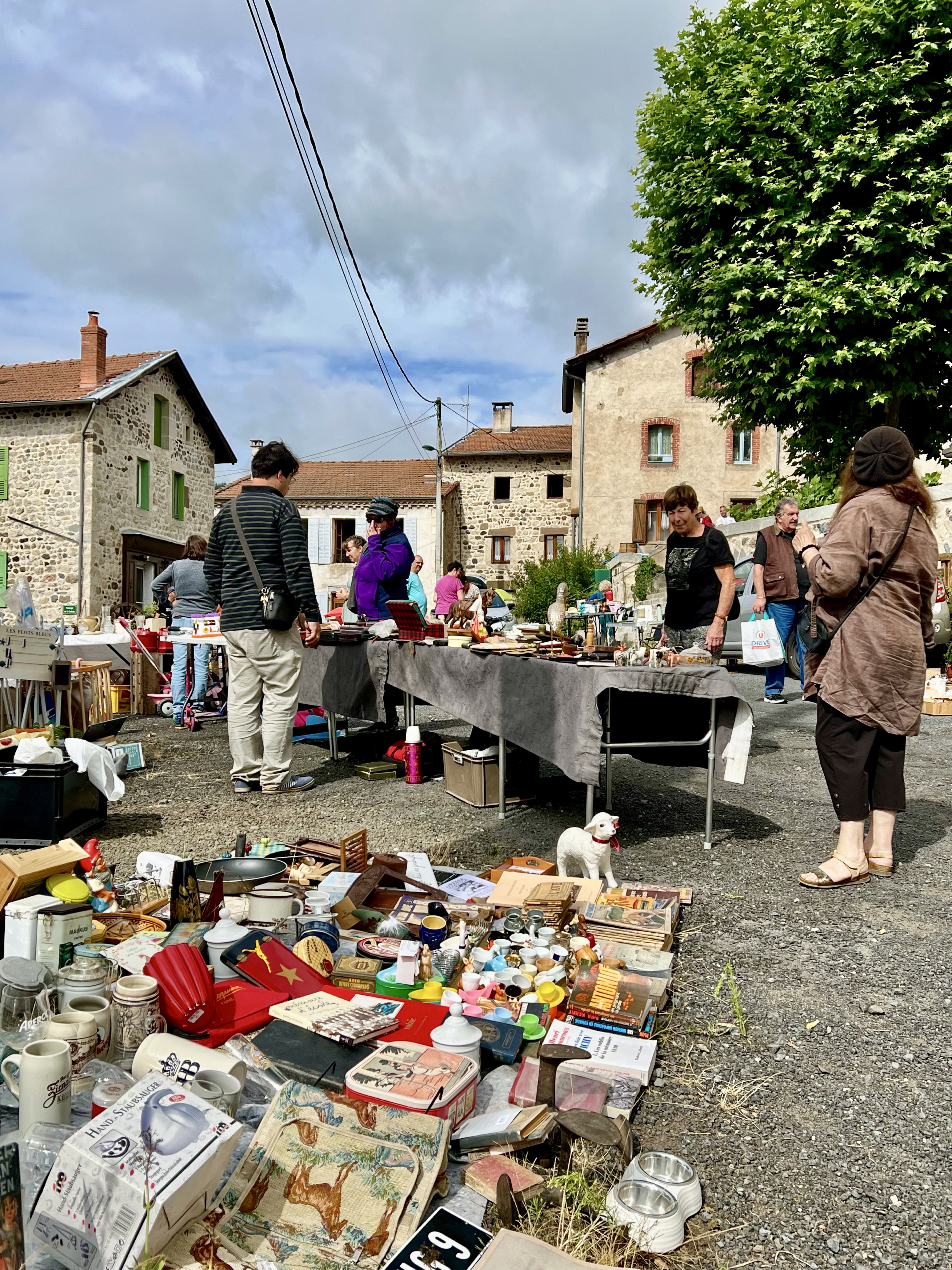 Vide-grenier à VERNASSAL