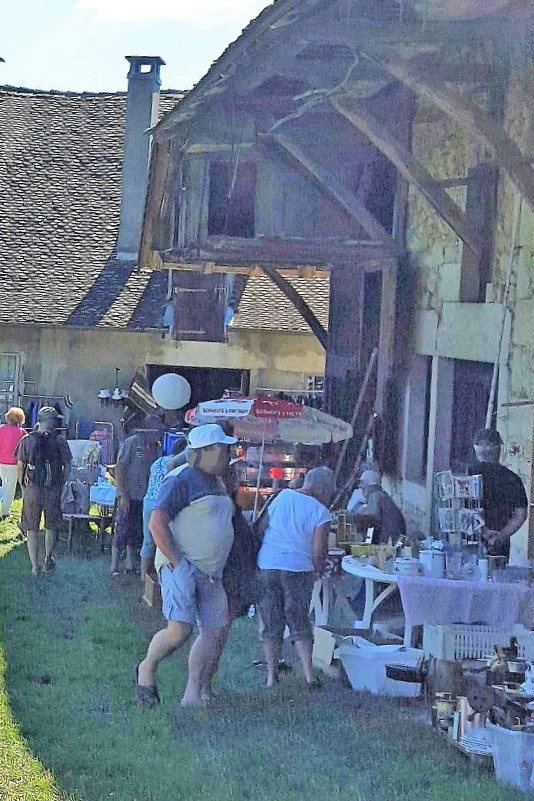 Vide-grenier à Izieu (01300)